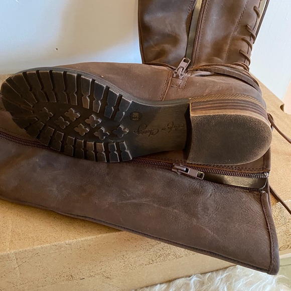 Never worn perfect condition☺️ original price 199 I paid 99 - Picture 3 of 5